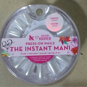 Atlas (white) short Olive and June Press-On Nails